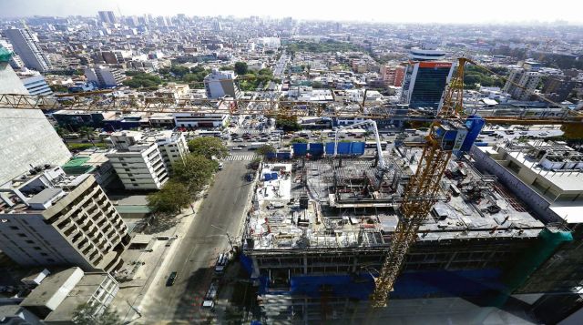 San Isidro, 23 de abril de 2015 Vista panoramica de la zona empresarial de San Isidro. Edificios en construccion. Fotos Nancy Chappell